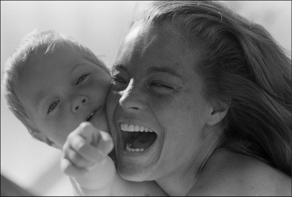 Romy mit ihrem Sohn David in Südfrankreich, 1968. ©Jean-Pierre Bonnotte
